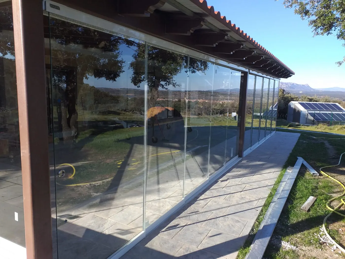 Cerramientos Acristalados en Galapagar — Alucisa — detalle del acabado