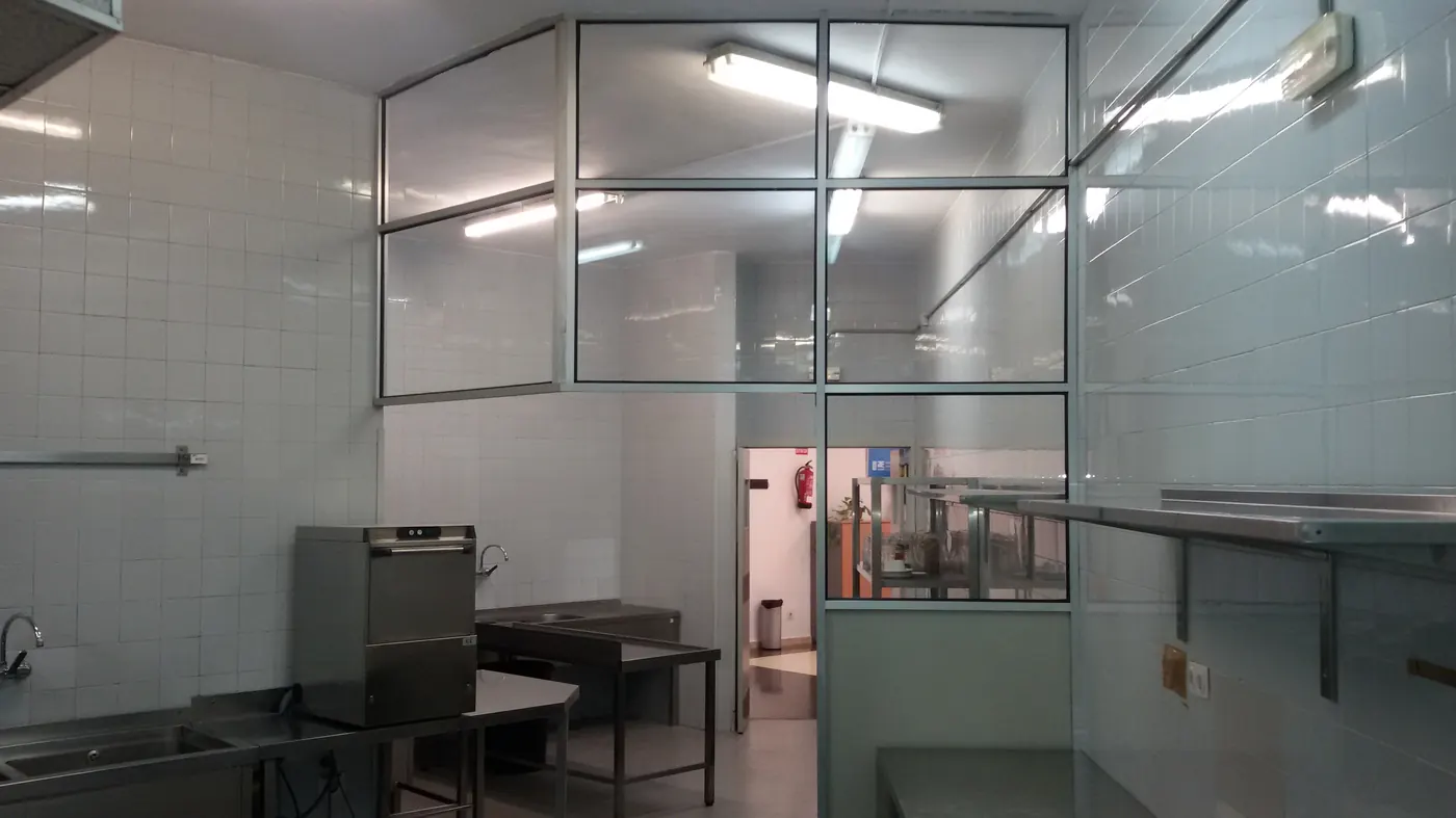 Cristalería en General en Galapagar — Alucisa — vista desde el interior